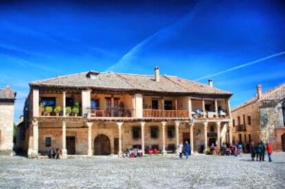 Plaza del pueblo de Pedraza, en Segovia.