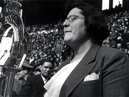 Federica Montseny, durante un mitin en los años treinta en Barcelona.