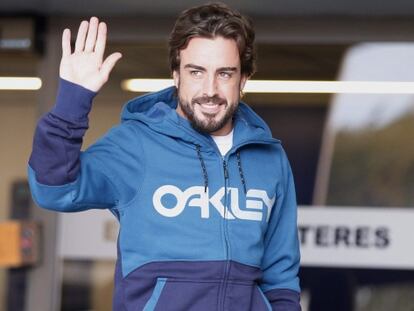 Fernando Alonso, a su salida del hospital.