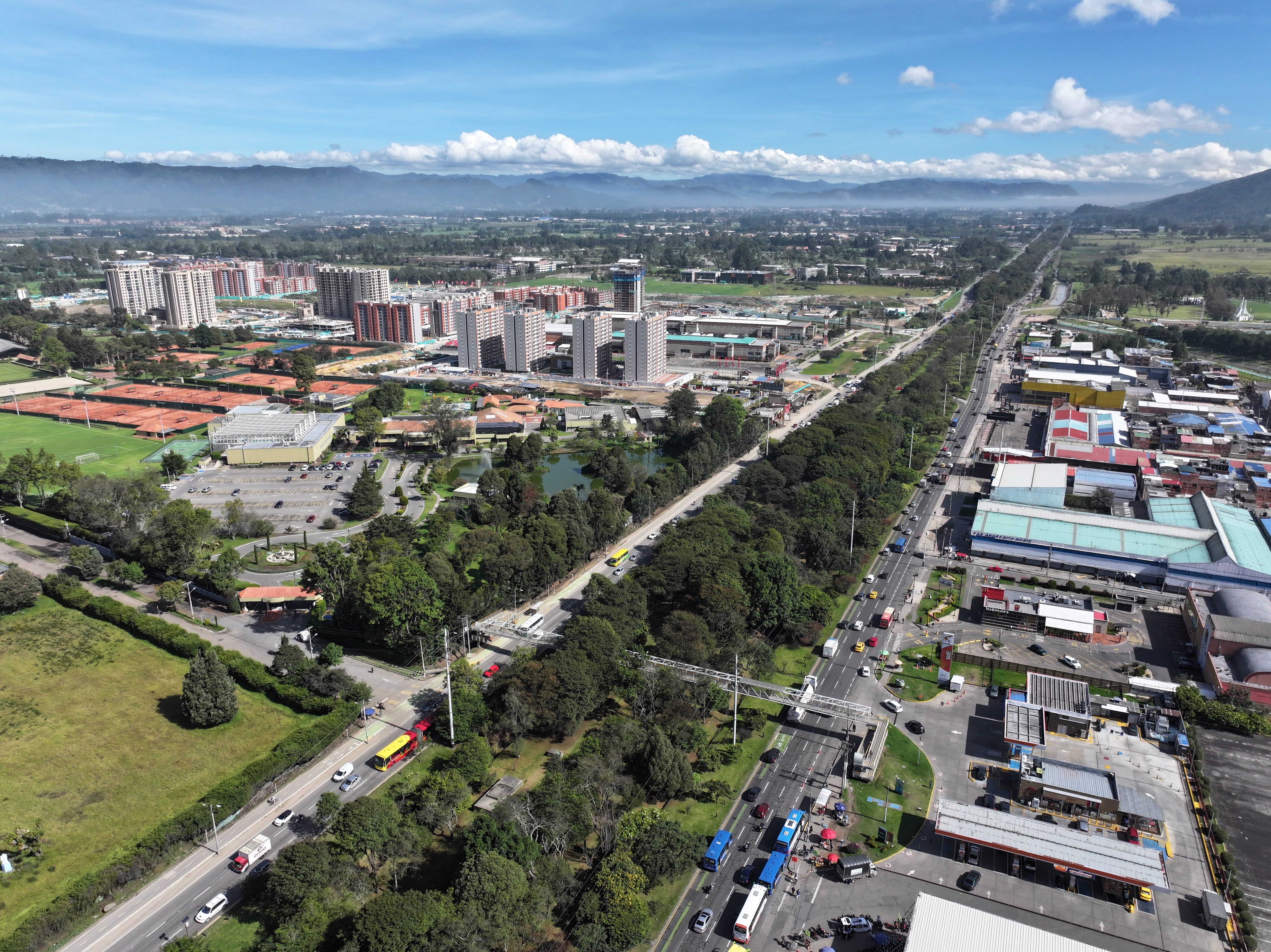 OHLA y sus socios firman 325 millones de crédito para su autopista urbana en Bogotá