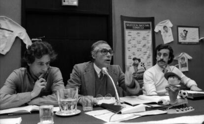 Alfonso Asunción, Cabrera Bazán y Del Bosque, en una asamblea de la AFE en 1982.