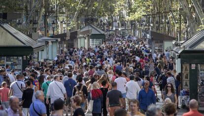 La Rambla de Barcelona recuperó la normalidad a primera hora de la tarde.