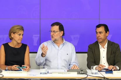 Mariano Rajoy, entre Dolores de Cospedal y Martínez-Maillo, en septiembre.