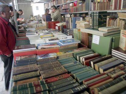 Una caseta en la Feria del Libro Antiguo y de Ocasión en el Arenal de Bilbao, en la edición de 2007