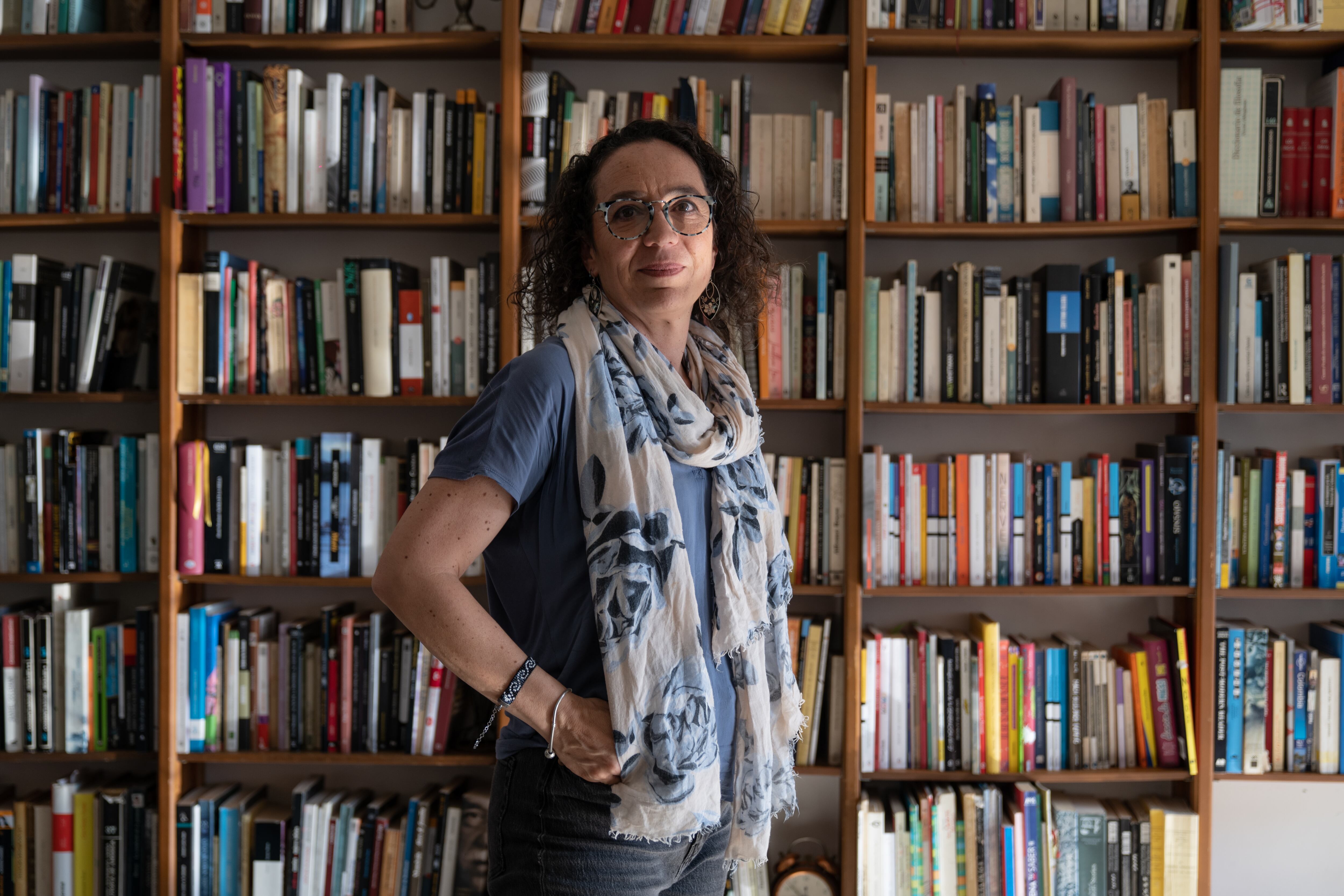 Alejandra Jaramillo, escritora y docente colombiana, en su casa en Bogotá el 11 de febrero de 2023