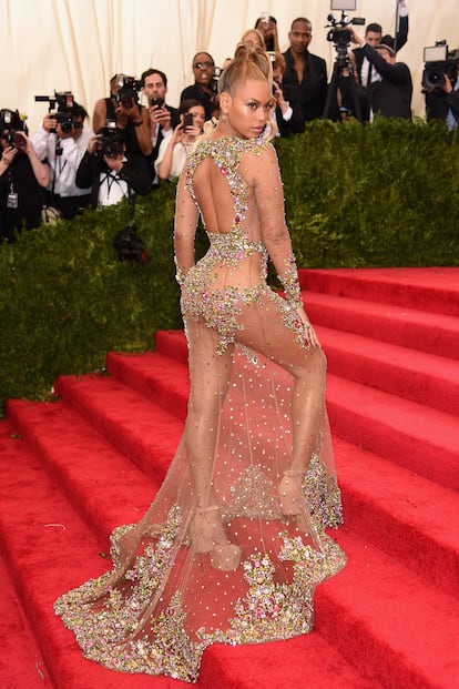 Beyoncé, con un vestido que dejaba poco a la imaginación, hizo una entrada así de triunfal en la gala.