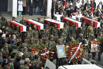 Funeral por soldados sirios en Damasco ayer, en una fotografía difundida por la agencia oficial siria de noticias, SANA.