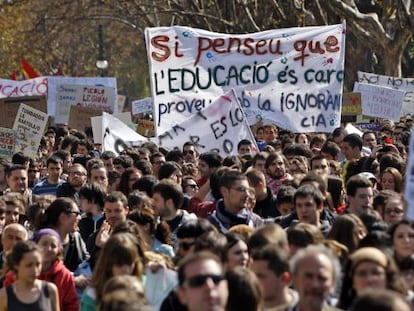 Protestas de universitarios valencianos contra la subida de tasas y el recorte de becas. 