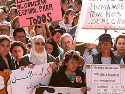Manifestación en Valencia de inmigrantes en contra de la Ley de Extranjería.