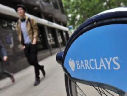 Publicidad del Barclays en una bici de alquiler.