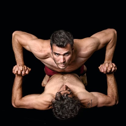 Saúl Craviotto (1,92 metros y 88 kilos) y Carlos Pérez Rial (1,82 y 85) piragüistas y ganadores de la medalla de oro en Pekín 2008. Forman parte de la armada de deportistas que ha colocado a España en el mapa de los campeones.