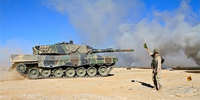 Un tanque Leopard 2 A4 durante unas maniobras.