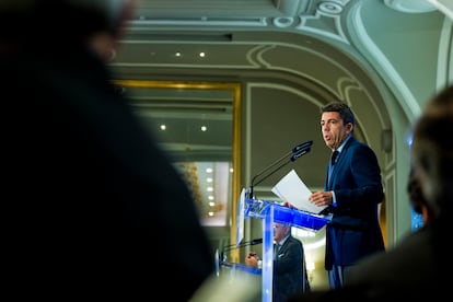 Desayuno de Nueva Economía Fórum en el que interviene el presidente de la Generalitat valenciana, Carlos Mazón, en el  Hotel Mandarín Oriental Ritz de Madrid, este lunes.