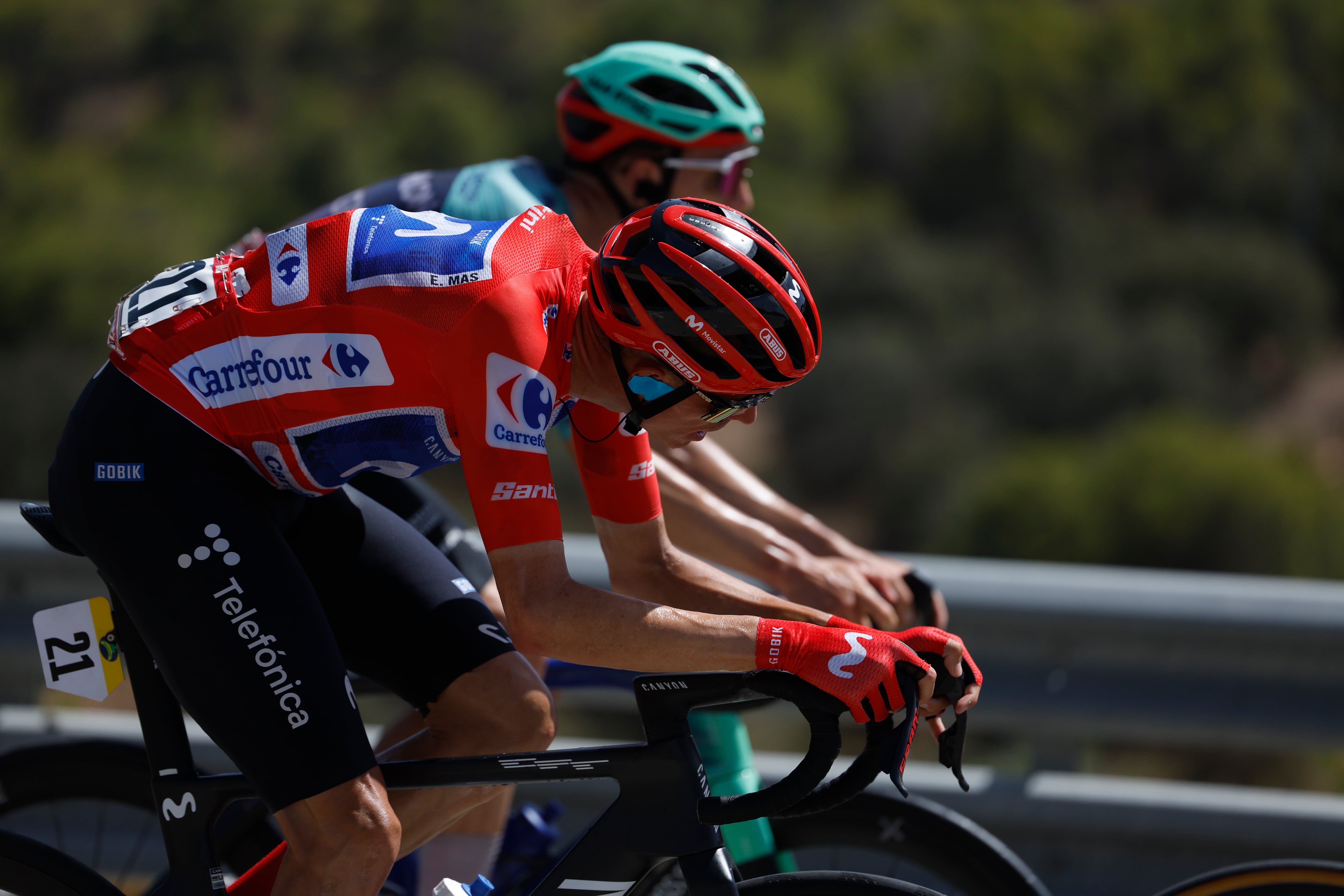 Triunfo de Omrzel en el muro de Calar Alto y golpe del líder Enric Mas en la Vuelta
