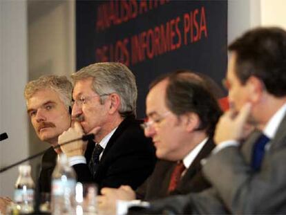 De izquierda a derecha, Andreas Schleicher, Alejandro Tiana, Francisco Piñón y Emiliano Martínez.