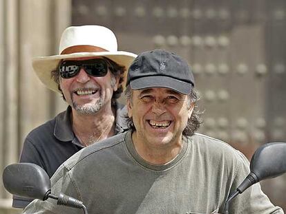 Joan Manuel Serrat (en primer término) y Joaquín Sabina, fotografiados la pasada semana en Sevilla.