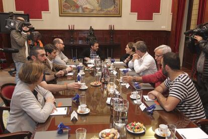 Reunión de trabajo en A Coruña dentro de Ciudades por el bien común. A la derecha, en primer término, el concejal madrileño Nacho Murgui.