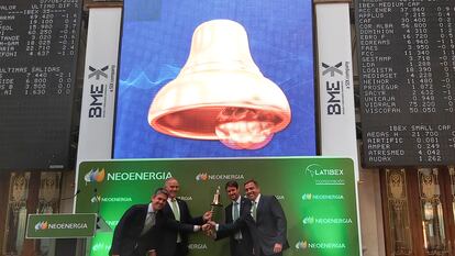 Directivos de la filial brasileña de Iberdrola, Neoenergia, este martes en la Bolsa de Madrid.
