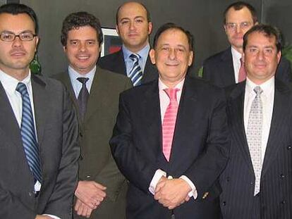 Jacobo Israel (centro), presidente de Siconet, con parte de su equipo directivo.