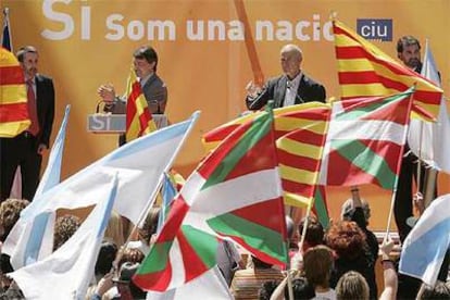 De izquierda a derecha, Josu Jon Imaz, Artur Mas, Josep Antoni Duran Lleida y Anxo Quintana, en el acto de Galeuscat.