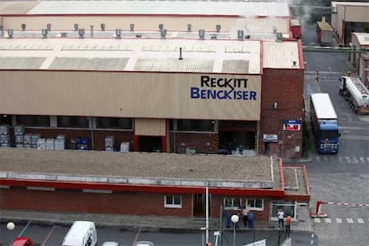 Vista de la fachada de la empresa Reckitt Benckiser en la localidad de Güeñes.