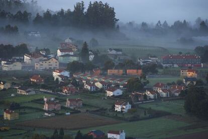 Vista de un núcleo rural en Lestedo, Boqueixón