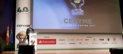 Instante de la entrega de los premios CEPYME 2017