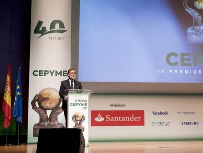 Instante de la entrega de los premios CEPYME 2017