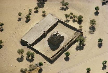 El mausoleo de Askia Mohammed Toure, emperador de Songhai, se encuentra en el centro de un patio en la Gran Mezquita de Gao (Malí Oriental) y data del siglo XVI.