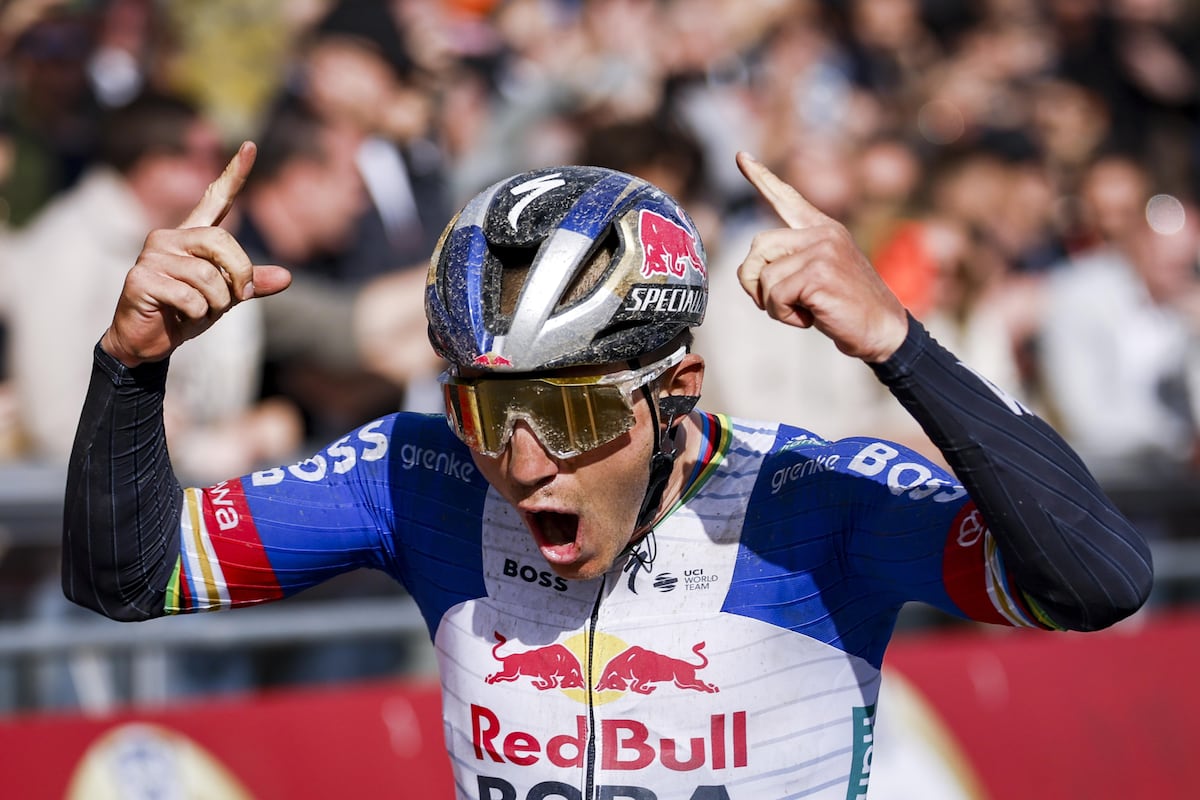 Remco Evenepoel acelera hacia Lieja ganando la Amstel Gold Race