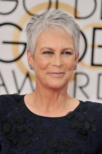 Jamie Lee Curtis en la gala de los Globos de Oro. Esta actriz hace tiempo que se rindi al 'grammy hair'. 