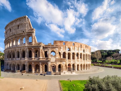 The Roman Colosseum was built using concrete with added quicklime.