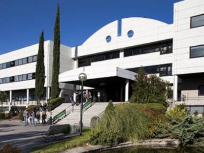 Exterior del edificio A del campus de Villaviciosa.