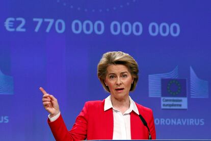 Ursula von der Leyen, presidenta de la Comisión Europea, atiende a la prensa en Bruselas el 2 de abril.