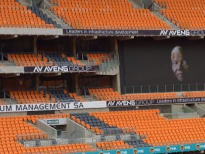 O estádio Soccer City de Johannesburgo, local onde o funeral será realizado.