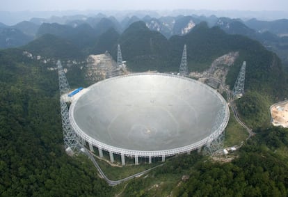 El radiotelescopio 'FAST', con 500 metros de díametro, antes de la inauguración del 24 de septiembre.