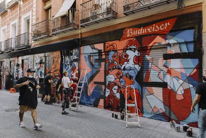 Parte de los murales impulsados por Budweiser en el barrio de Malasaña, en Madrid.