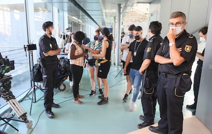 Ambiente del rodaje en Madrid de la serie 'Heridas'.