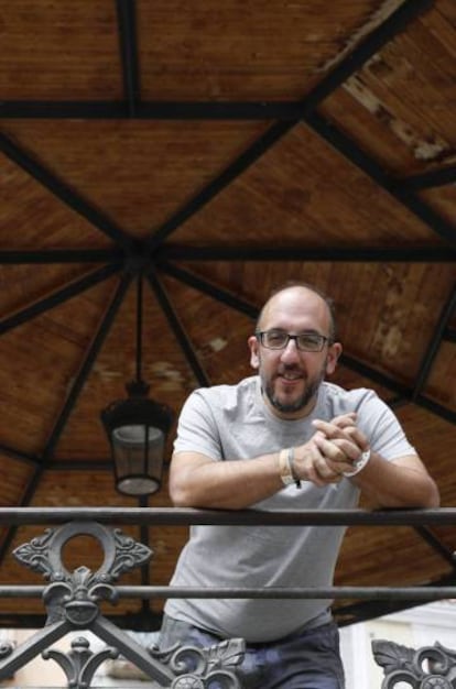 Sonorama director Javier Ajenjo in the Plaza Mayor square of Aranda de Duero.