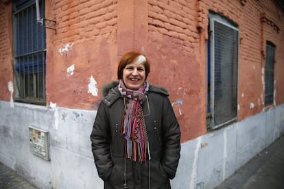 María José Simón, de 54 años, es cocinera de una escuela infantil. Como muchos en el barrio, se queja de que la gente tiene una percepción exagerada de los problemas del barrio a causa de las noticias de sucesos.