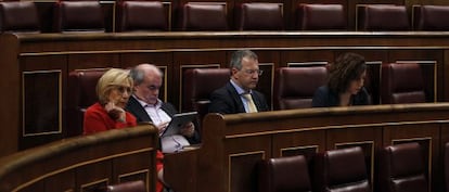 Rosa Díez, Carlos Martínez Gorriarán, Álvaro Anchuelo e Irene Lozano, parlamentarios de UPyD, en el Congreso de los Diputados.