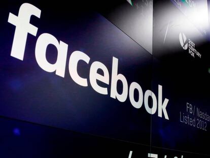Logo tipo de Facebook en Wall Street.