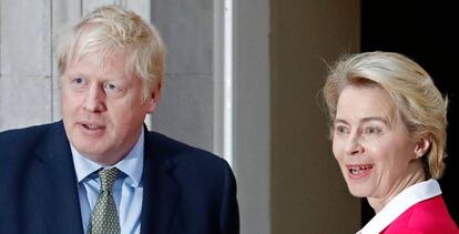 El primer ministro británico Boris Johnsonu y la presidenta de la Comisión Europea Ursula von der Leyen.