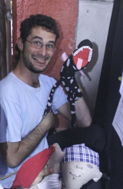 Raúl García Pérez, miembro detenido de la compañía de títeres Títeres desde abajo