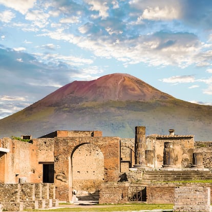 Ancient walls in Pompeii with volcano Vesuvius in the background