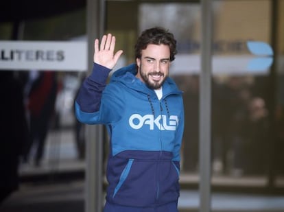 Fernando Alonso, a su salida del hospital