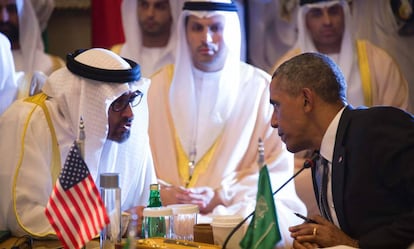 El presidente de EE UU, Barack Obama, habla este jueves en Riad con el jeque Mohamed, príncipe heredero de Abu Dhabi y hombre fuerte de Emiratos Árabes.