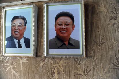 Retratos de Kim Il-sung y Kim Jong-il en el buque retenido.