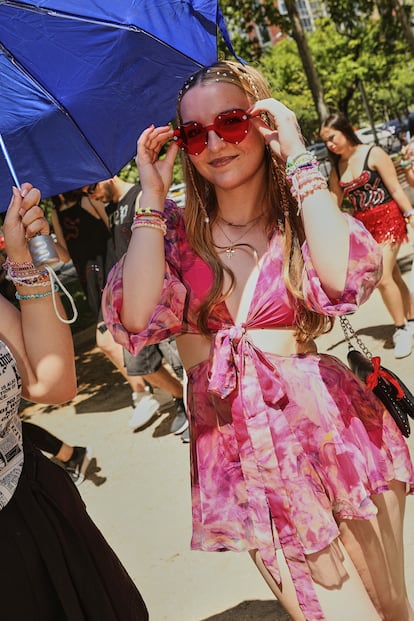 Marina Martínez, de 20 años, con un vestido rosa inspirado en la era 'Lover' del álbum de Taylor Swift.