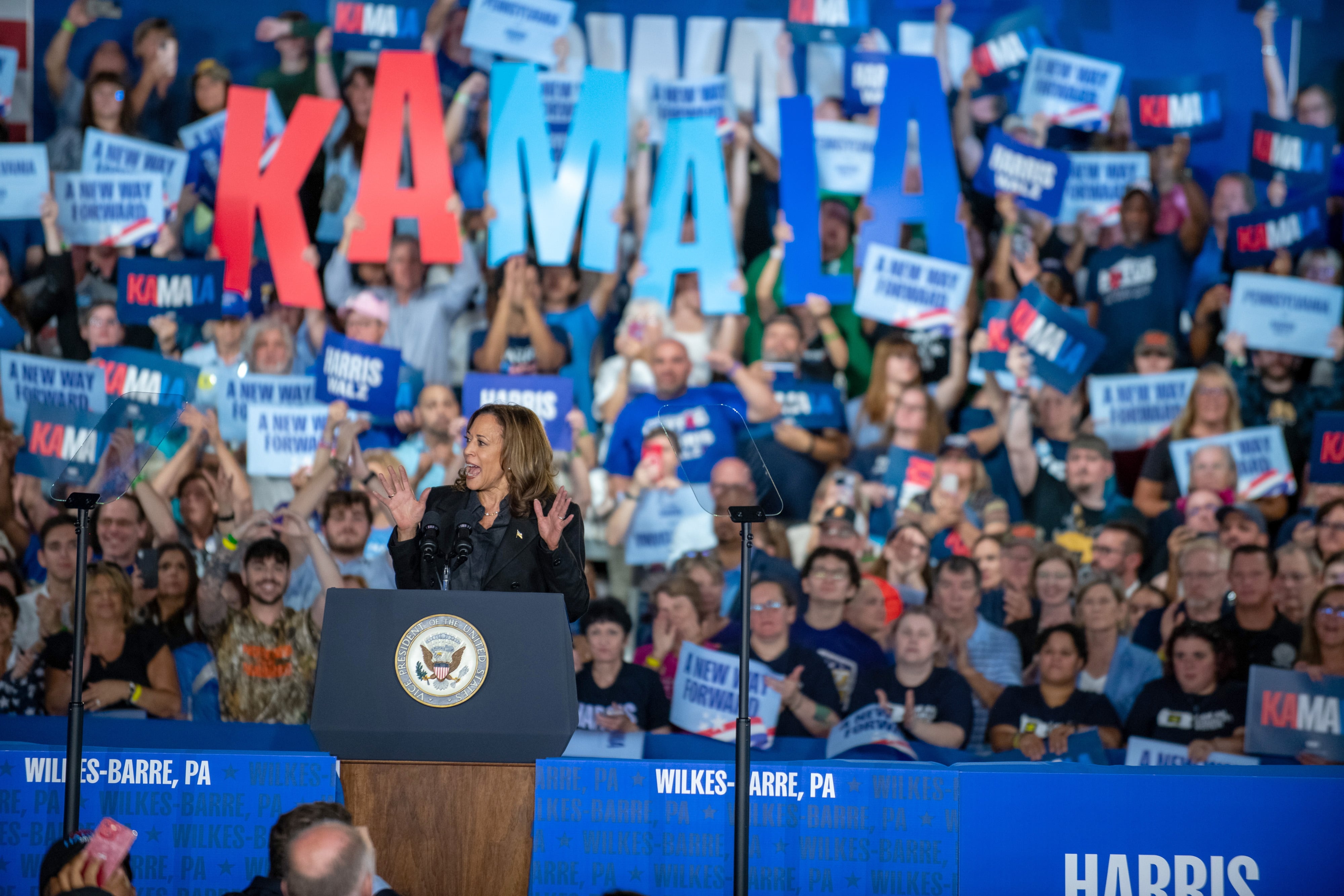 Donald Trump y Kamala Harris batallan en los siete Estados que tienen la llave de la Casa Blanca